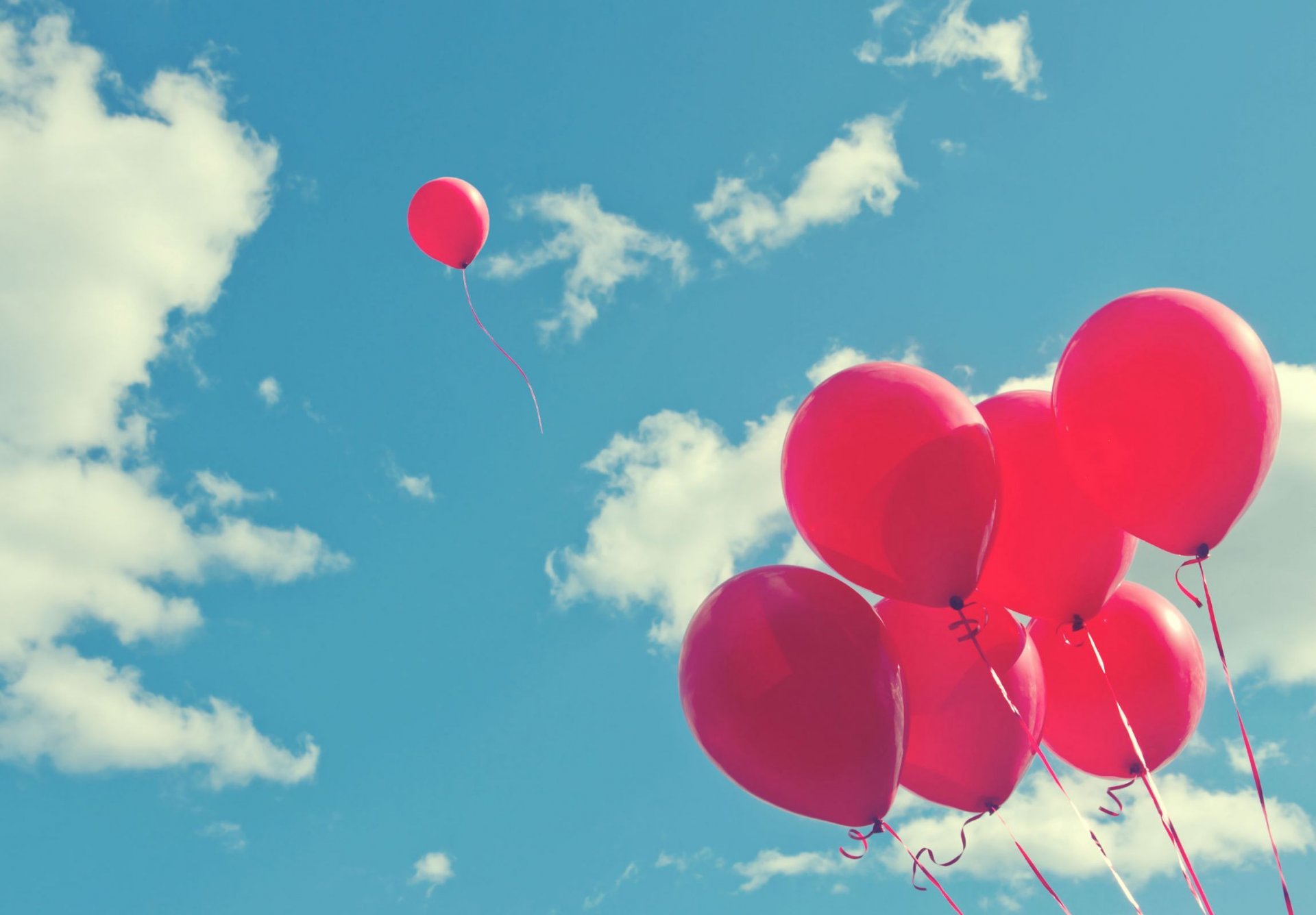 humeur billes boules ballons le rose le ciel les nuages la joie la fête le plaisir toile de fond fond d écran grand écran plein écran grand écran grand écran