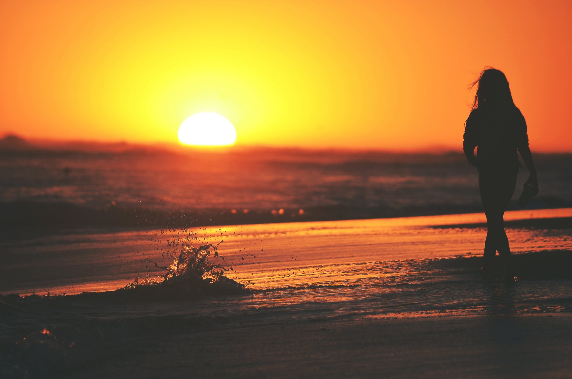 girl sunset sun sea waves spray