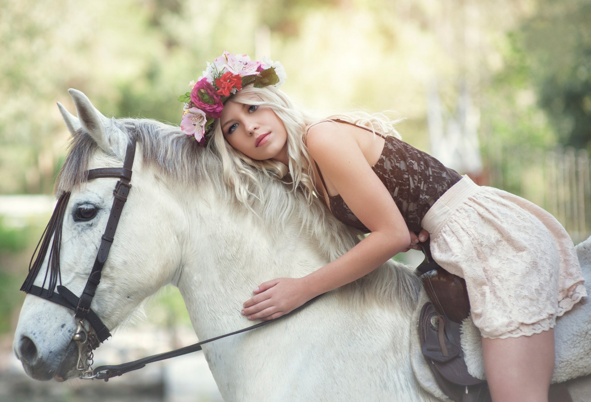 nelly lehtinen nelly&horse girl wreath horse