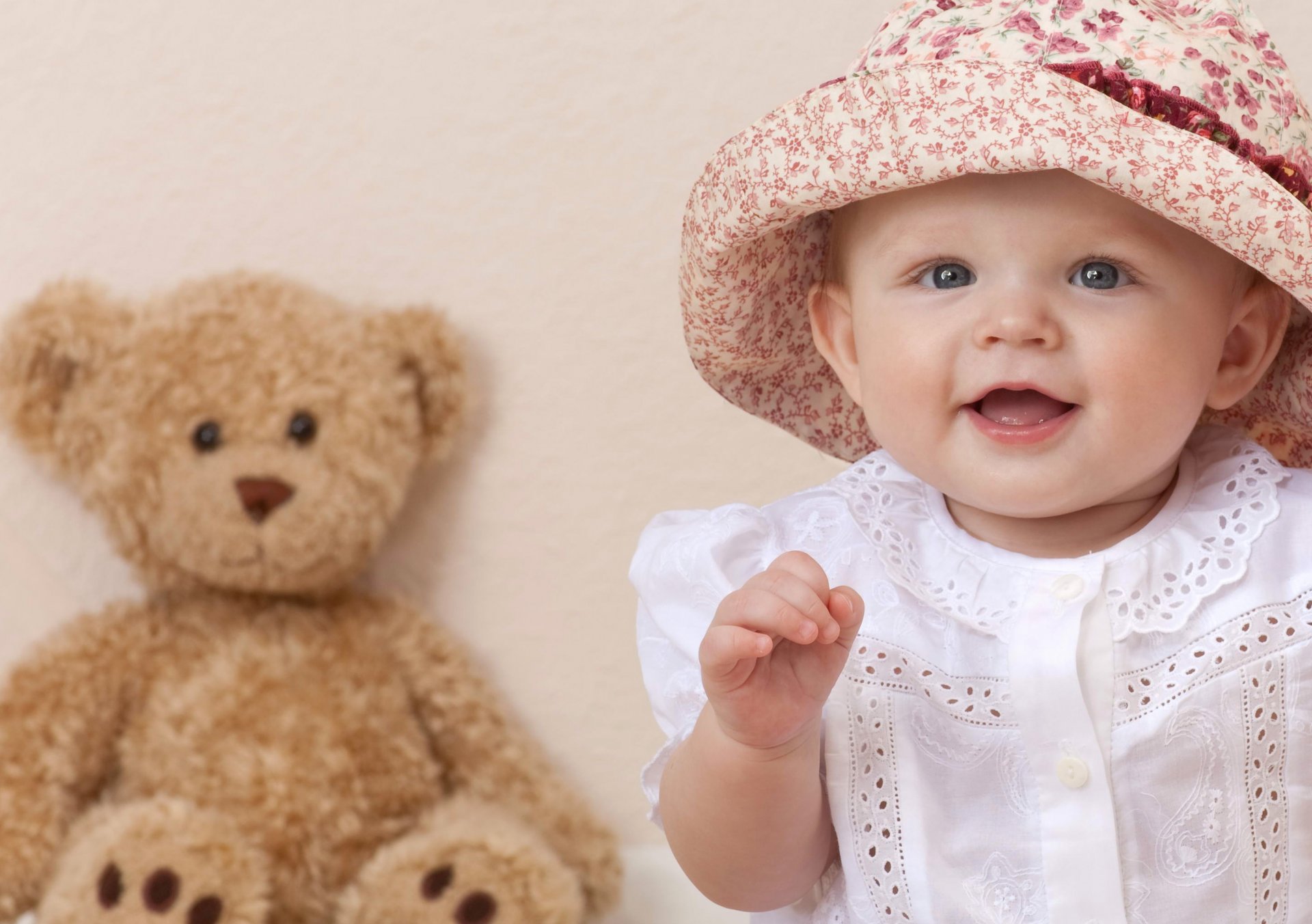 beautiful girl smile hat teddy bear happy baby blue eyes beautiful girl happy kid