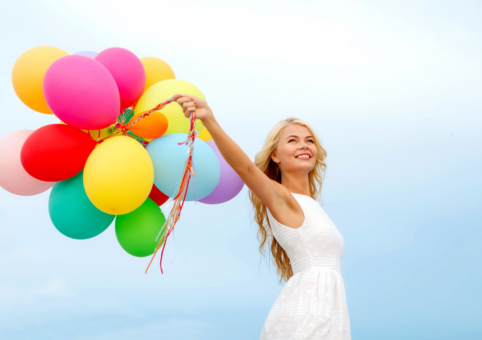 felice palloncini colorato cielo luminoso donna palloncini ragazza gioia felicità