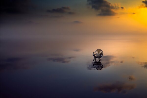 Le reflet du ciel et des nuages dans l eau