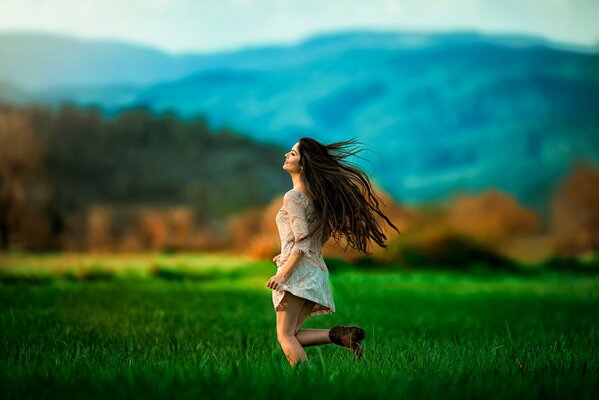 Libertad en el vestido y el campo