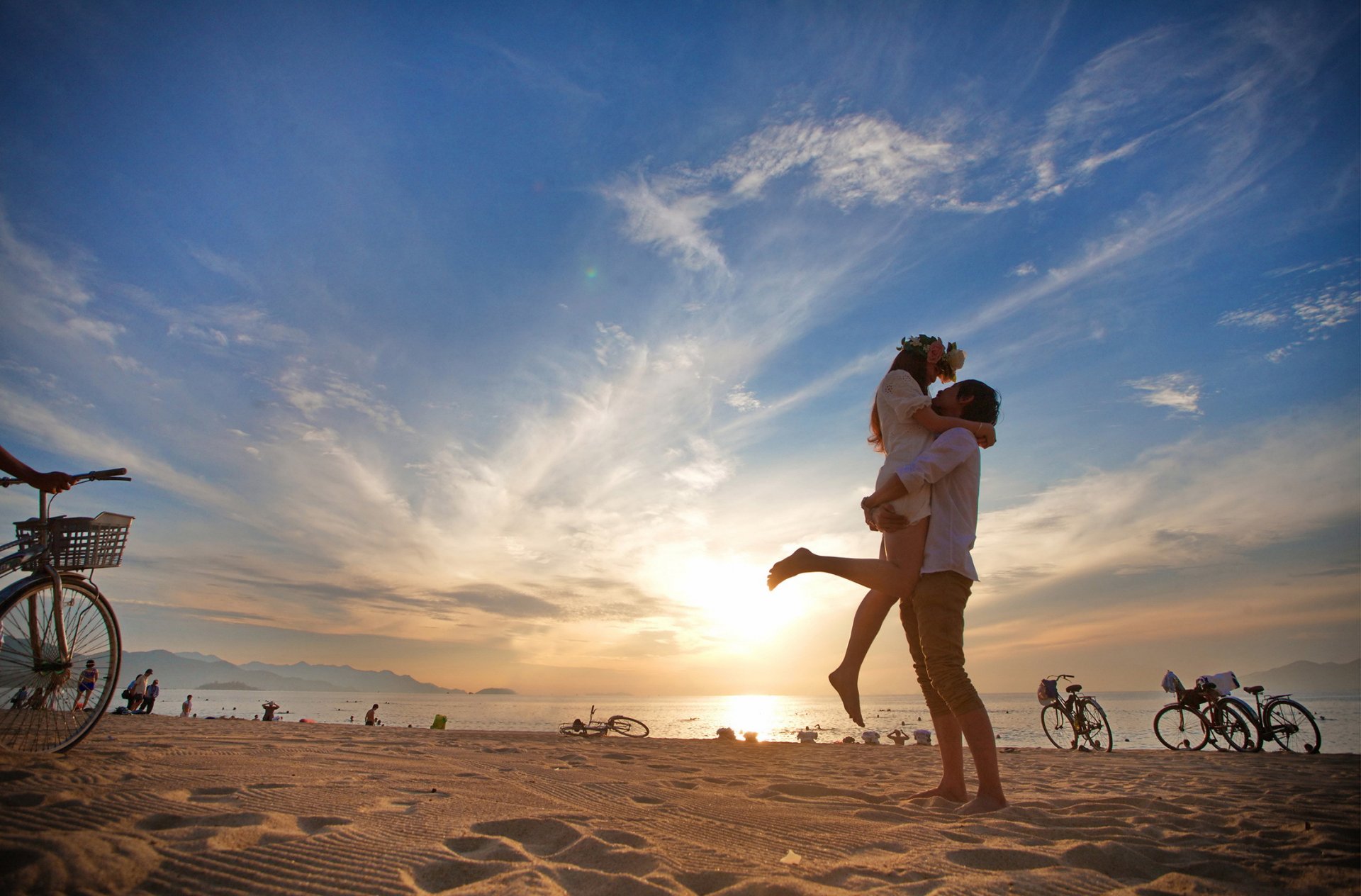 garçon fille.joie plage couple