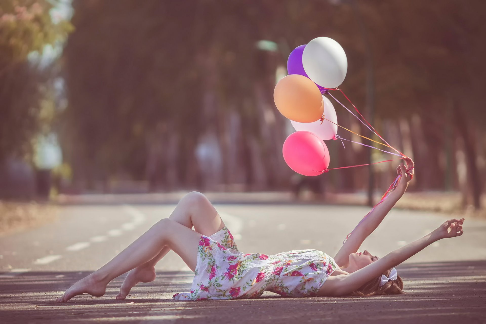 des boules de la jeune fille.la robe la route