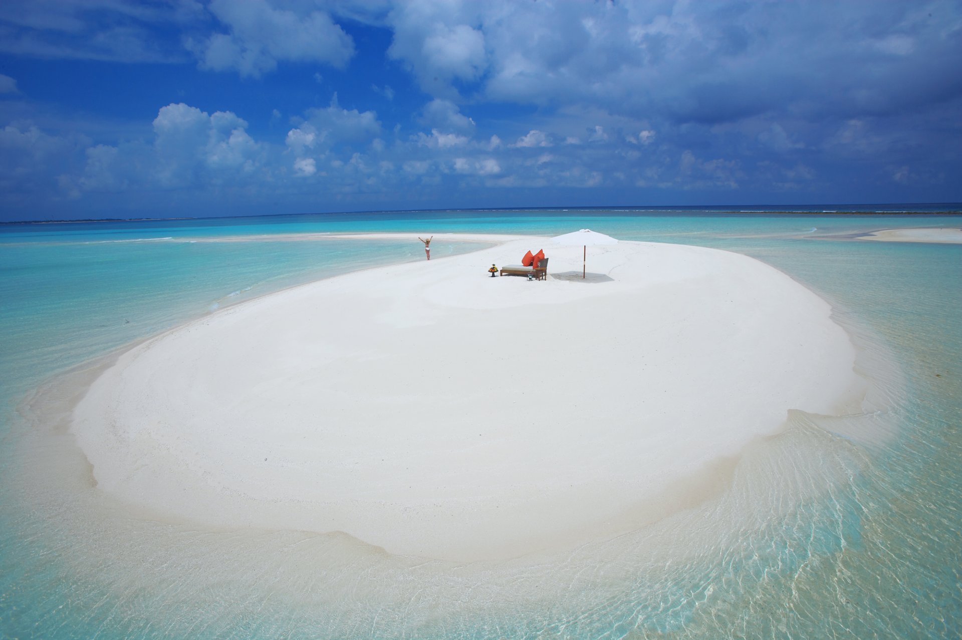 maldives océan plage sable eau nuages fille fond papier peint écran large plein écran écran large écran large