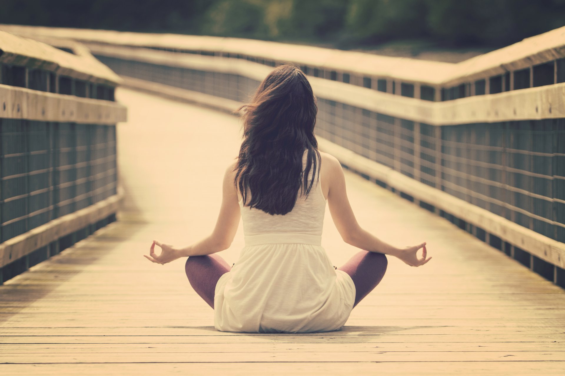 ragazza meditazione calma