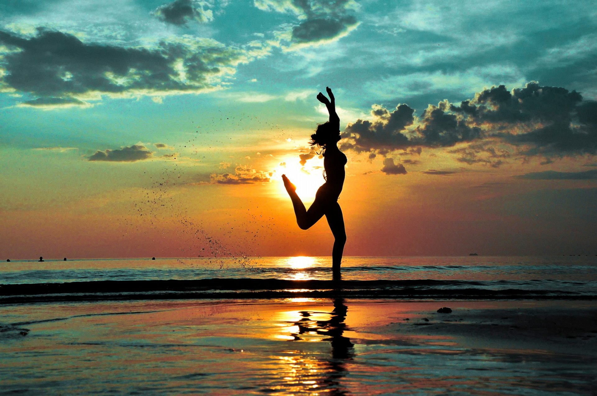 beach girl running happiness silhouette