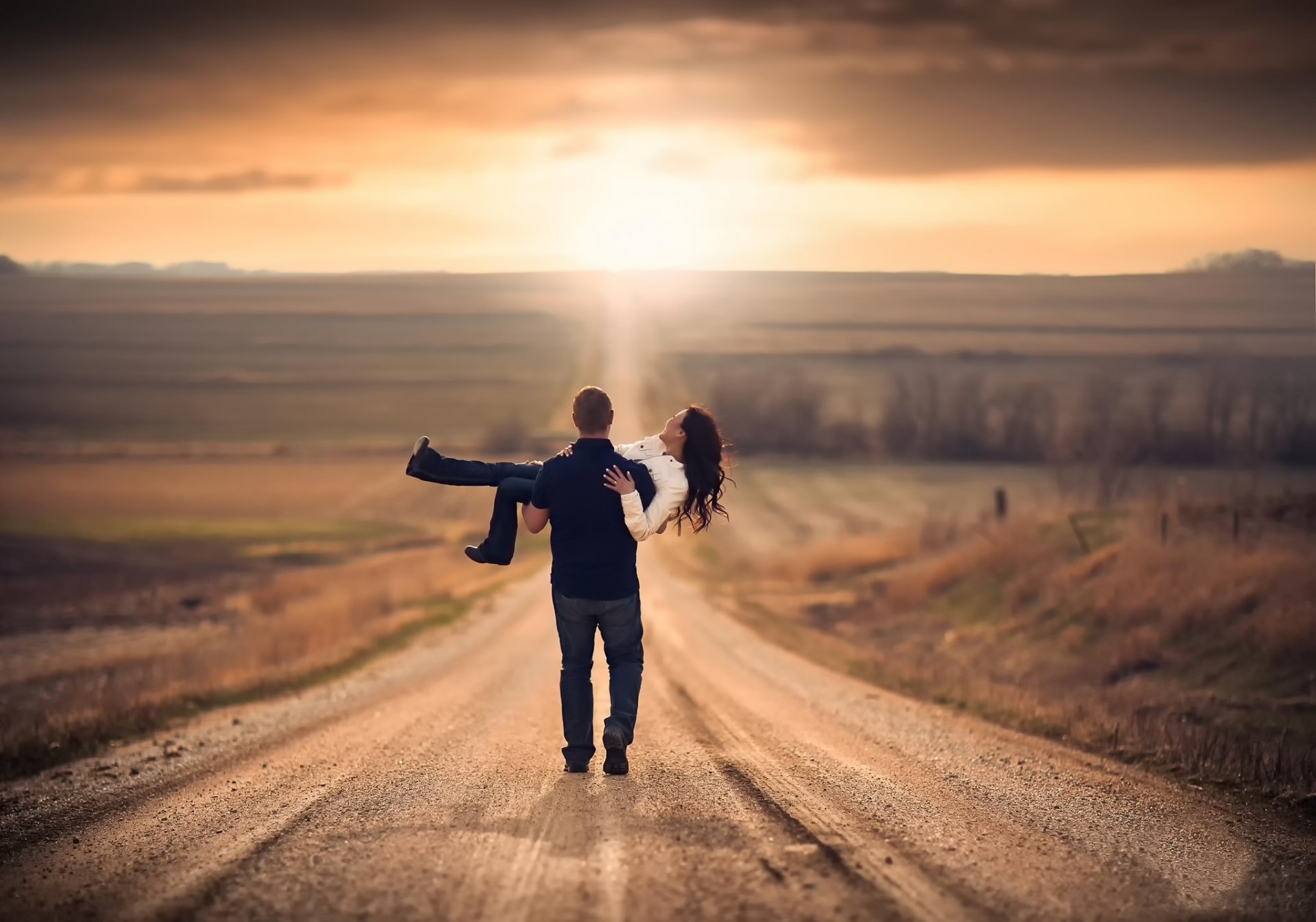 pareja camino espacio camino