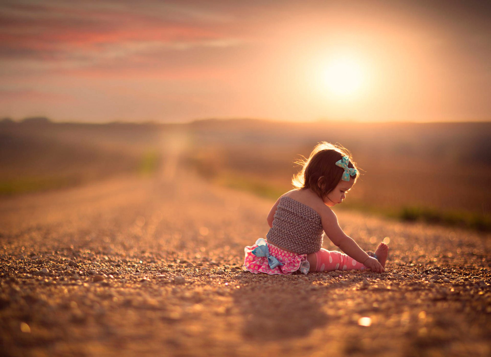 chica camino espacio bokeh