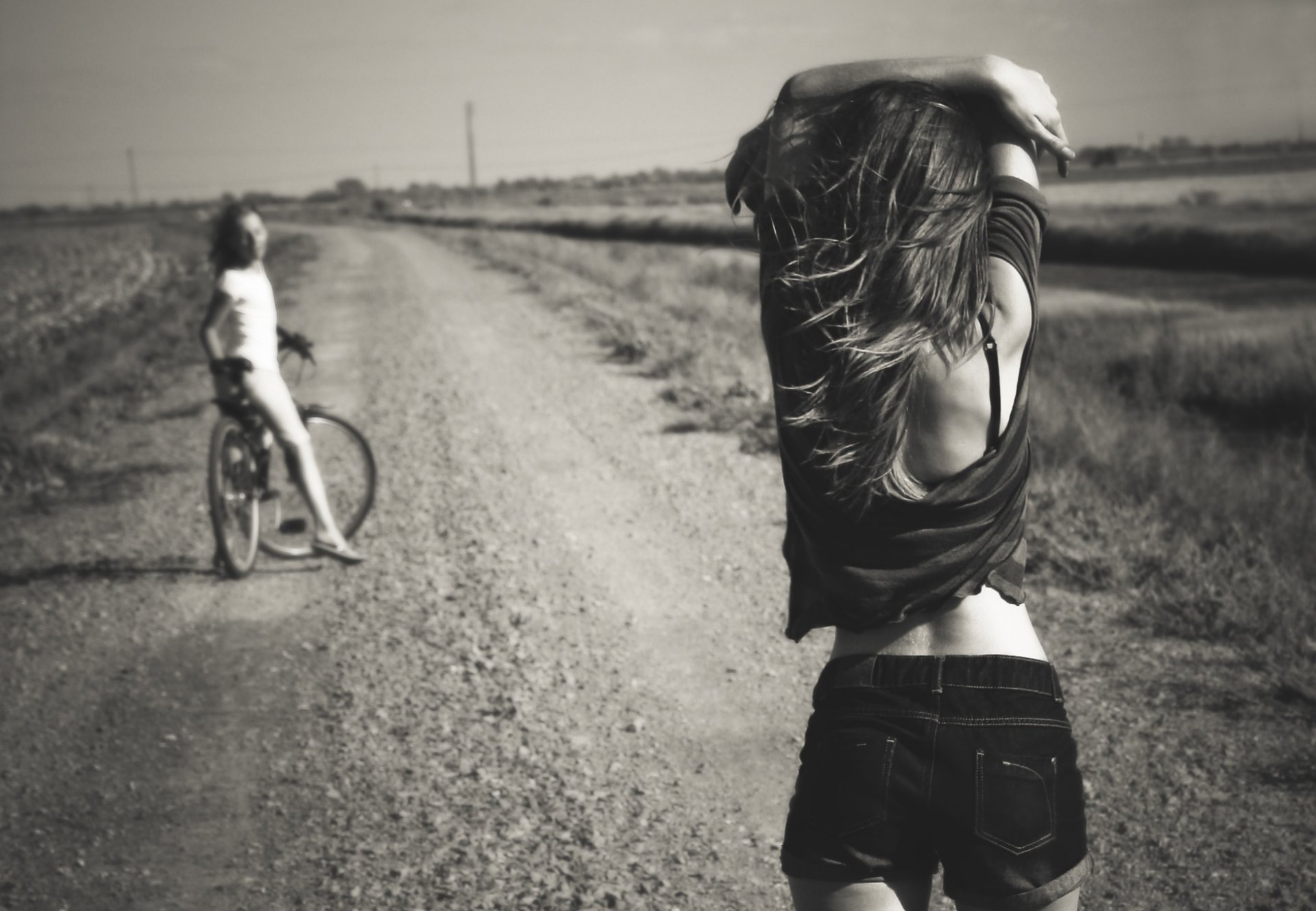 les filles la route le short le vélo l été noir et blanc