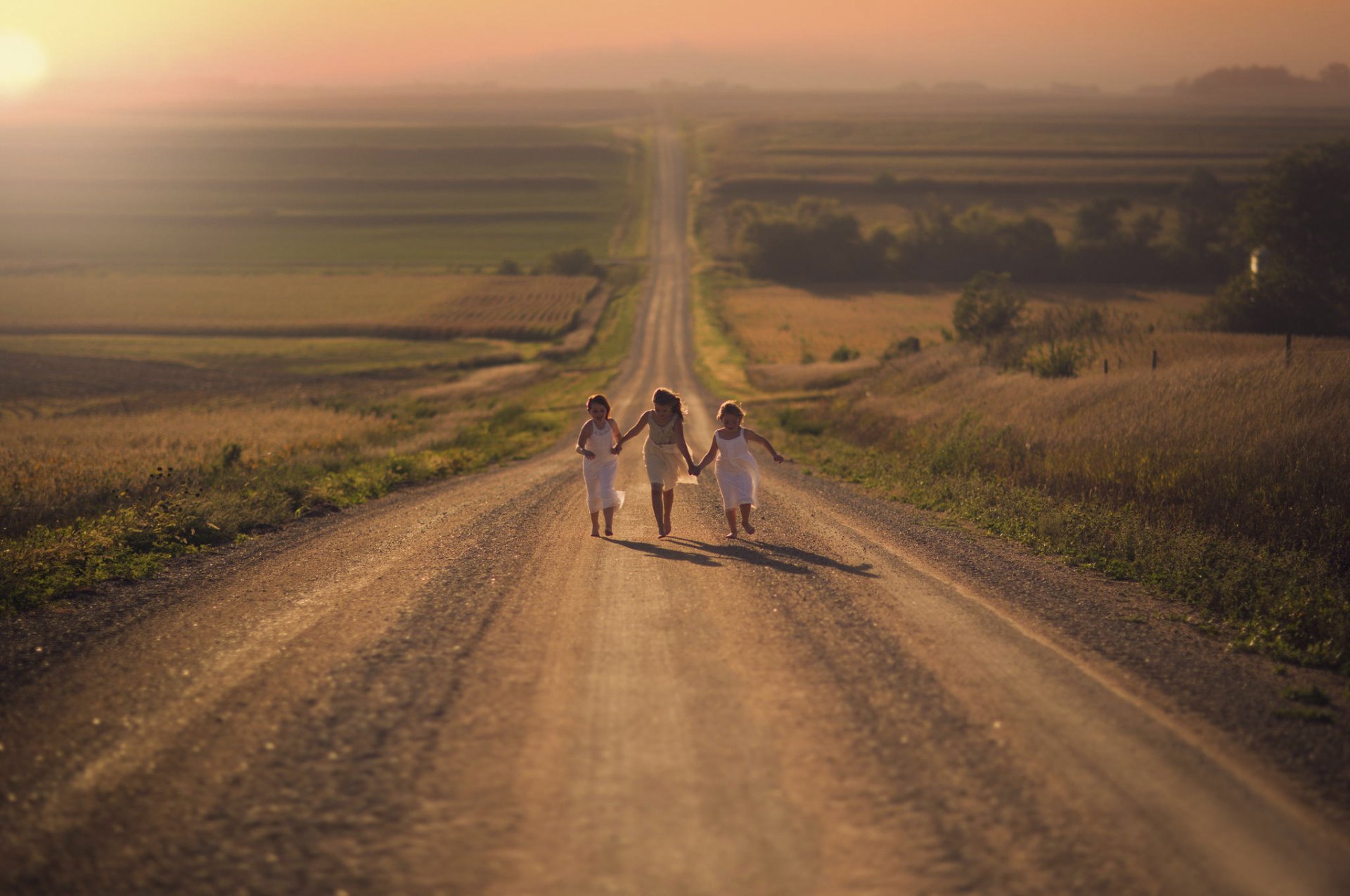 les filles la route les champs faire du jogging de la joie