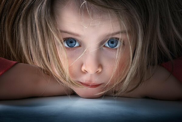 The blue-eyed girl in the portrait with a macro look