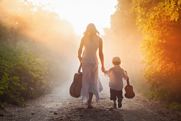 Promenade du matin maman avec son fils