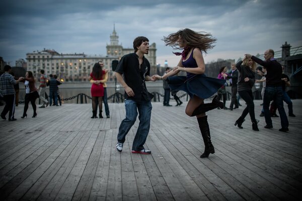 Dancing couples in Moscow