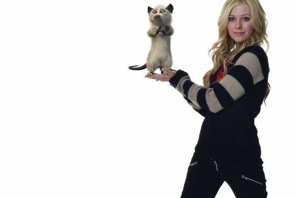 La chanteuse canadienne avril lavigne sur un fond blanc avec мультперсонажем dans les mains