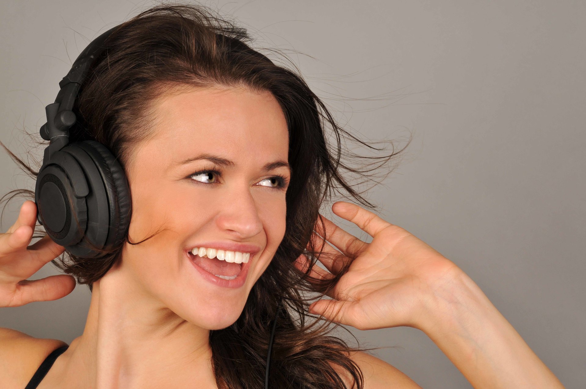 mood beautiful girl brown-haired smile music song headphones positive background widescreen fullscreen widescreen hd wallpapers