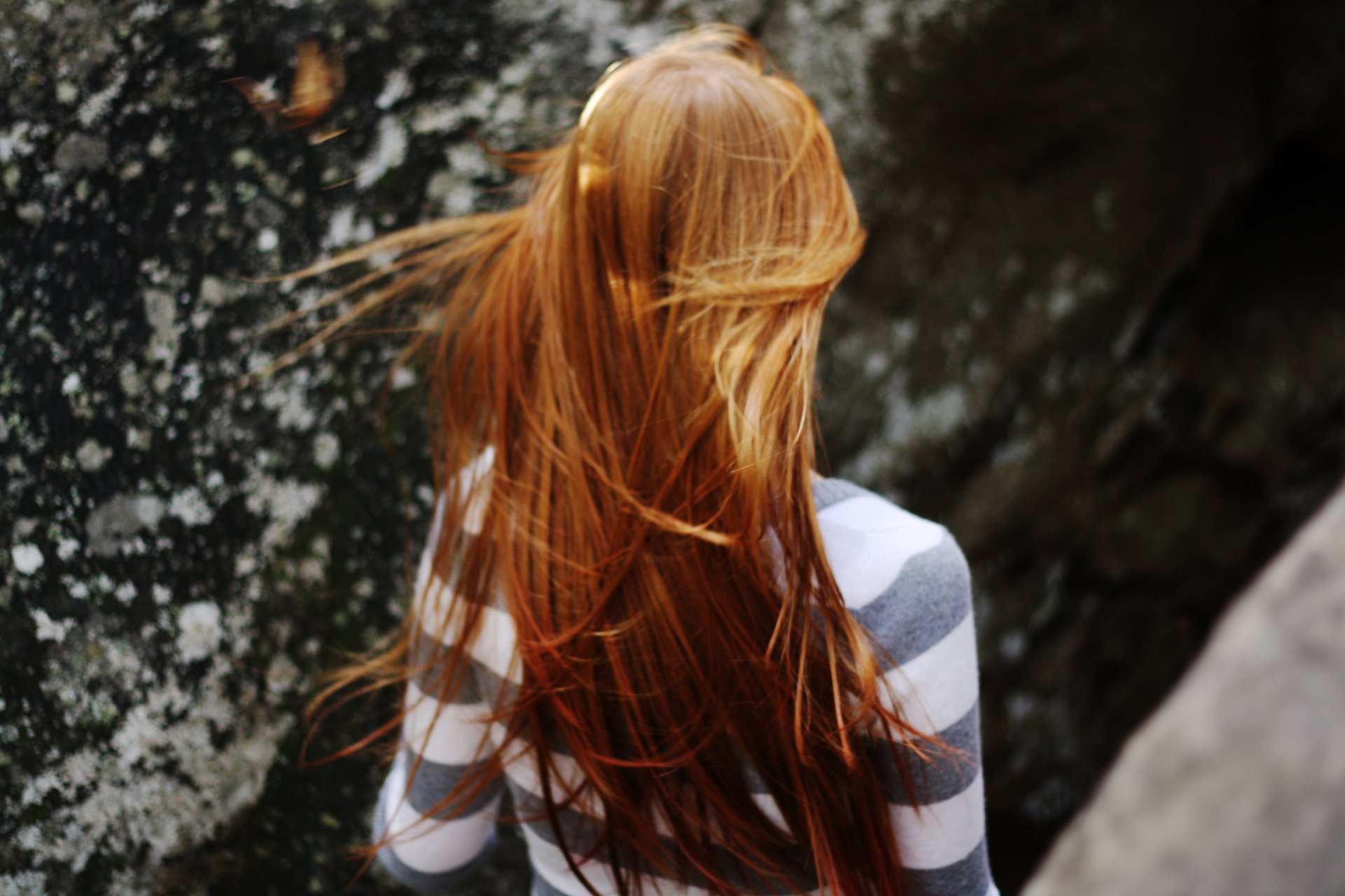 humeur fille rousse vent fond fond d écran