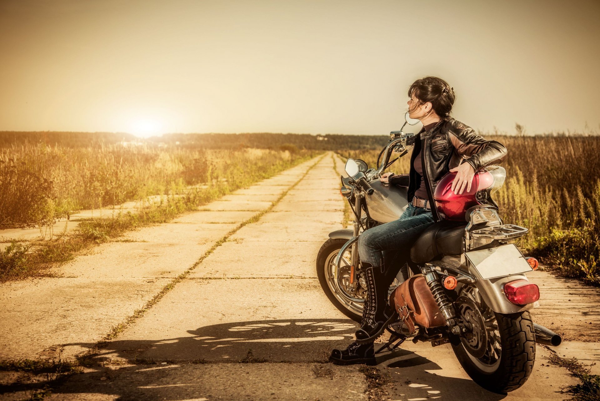 estado de ánimo chica motocicleta bicicleta bicicleta morena rueda carretera camino campo hierba vegetación plantas naturaleza silencio sol fondo papel pintado pantalla ancha pantalla completa pantalla ancha pantalla ancha