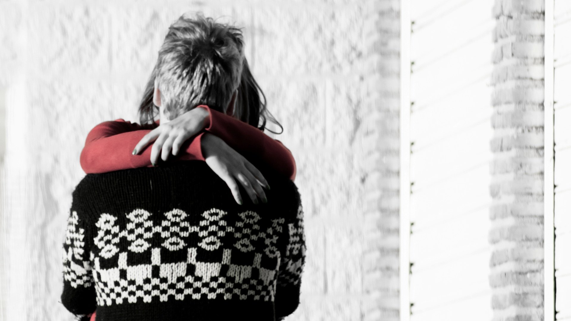 moods guy girl woman man couple couple lovers warmth romance embrace men love sweater black and white red hands back from back background wallpaper widescreen fullscreen widescreen