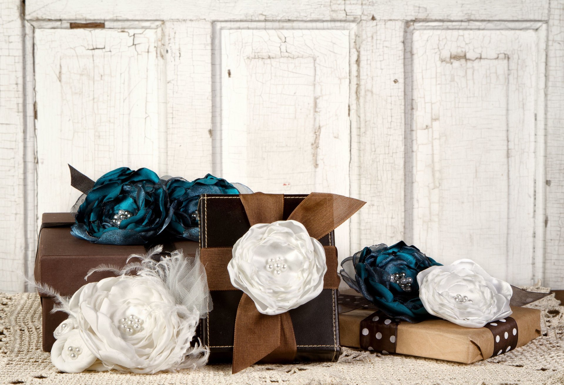 moods gifts holiday boxes boxes roses roses ribbon bow decoration background wallpaper widescreen fullscreen widescreen