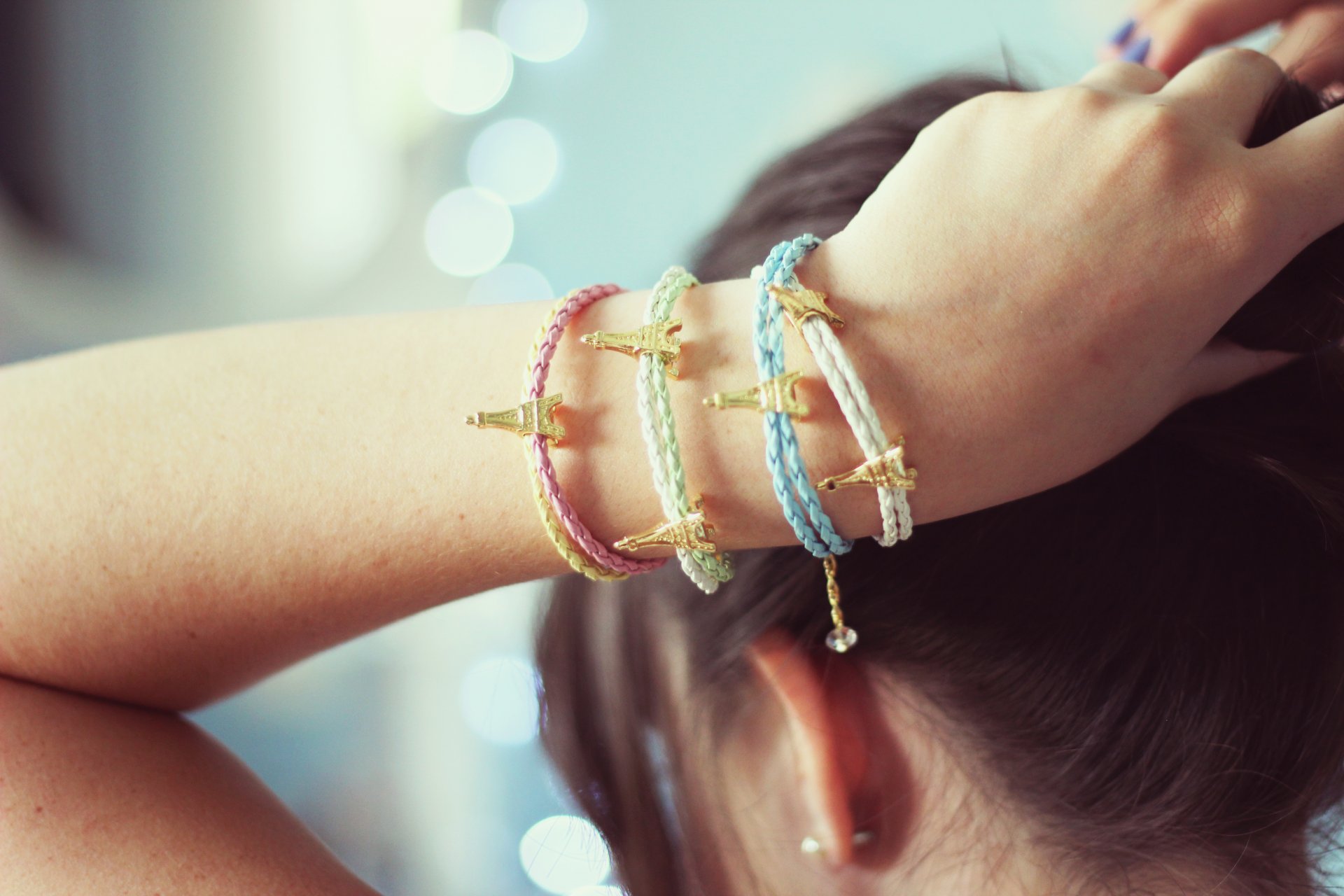 stimmung mädchen brünette hand armbänder kugeln hintergrund tapete