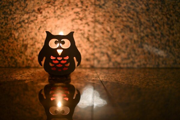 CANDLE IN THE FORM OF AN OWL