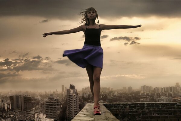 A girl walks on the roof of a girl