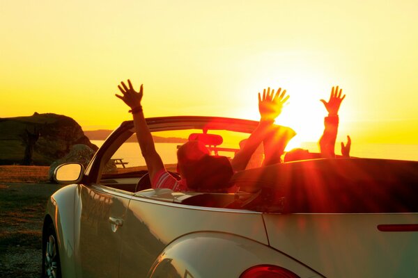 Zakattplage compagnie d amis dans la voiture