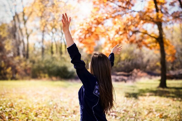 El estado de ánimo de otoño de las niñas