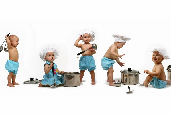 NIÑOS DISFRAZADOS COCINAN