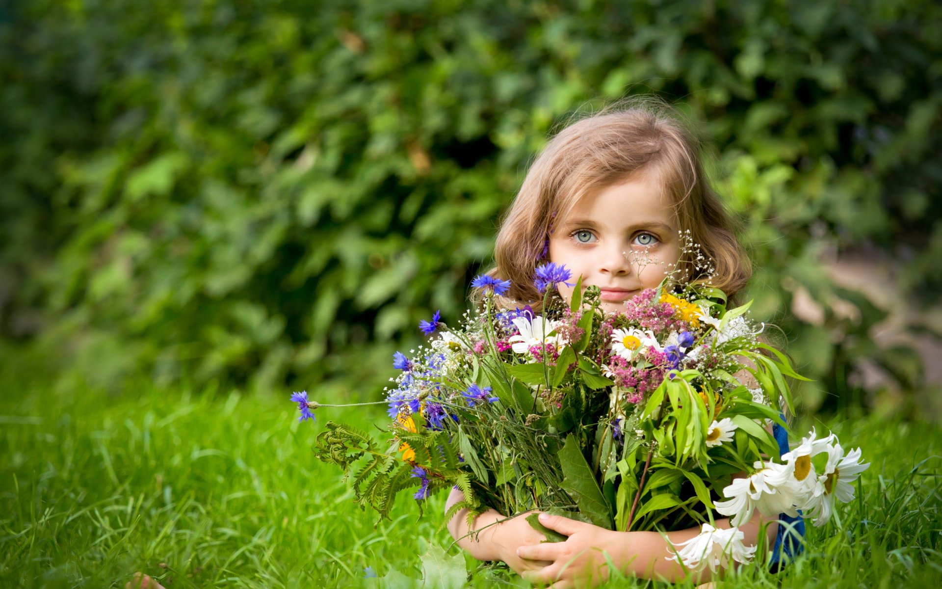 niña flores verano estado de ánimo