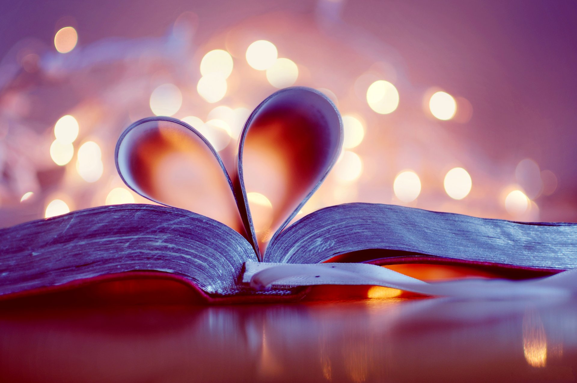 livre bokeh page signet coeur coeur