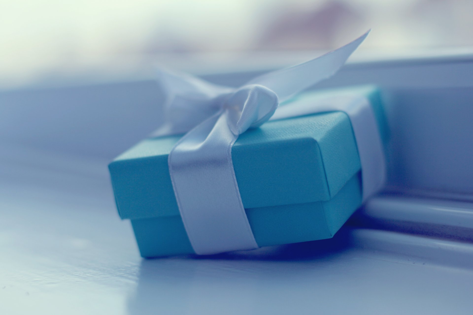 mood present box bow belt blue holiday happiness nice wallpaper shirokoformatye wallpaper wallpapers hd full-screen wallpaper