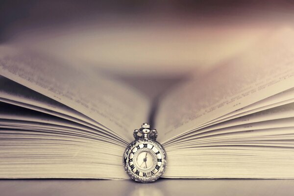 Reloj-marcador para Leer un libro