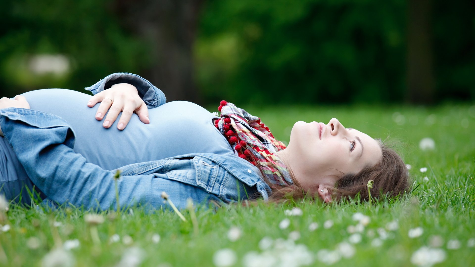 buono umore ragazza donna mamma gravidanza bambino pancia