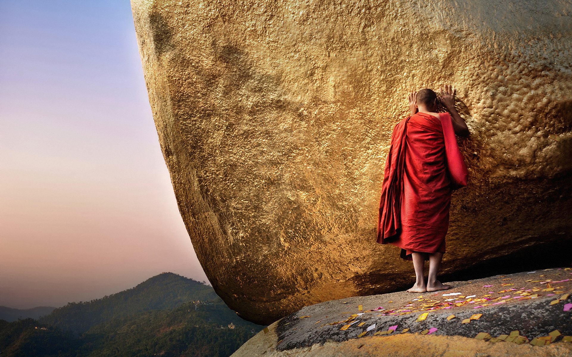 buda chaittiyo pagoda montaña dorada monje birmania myanmar