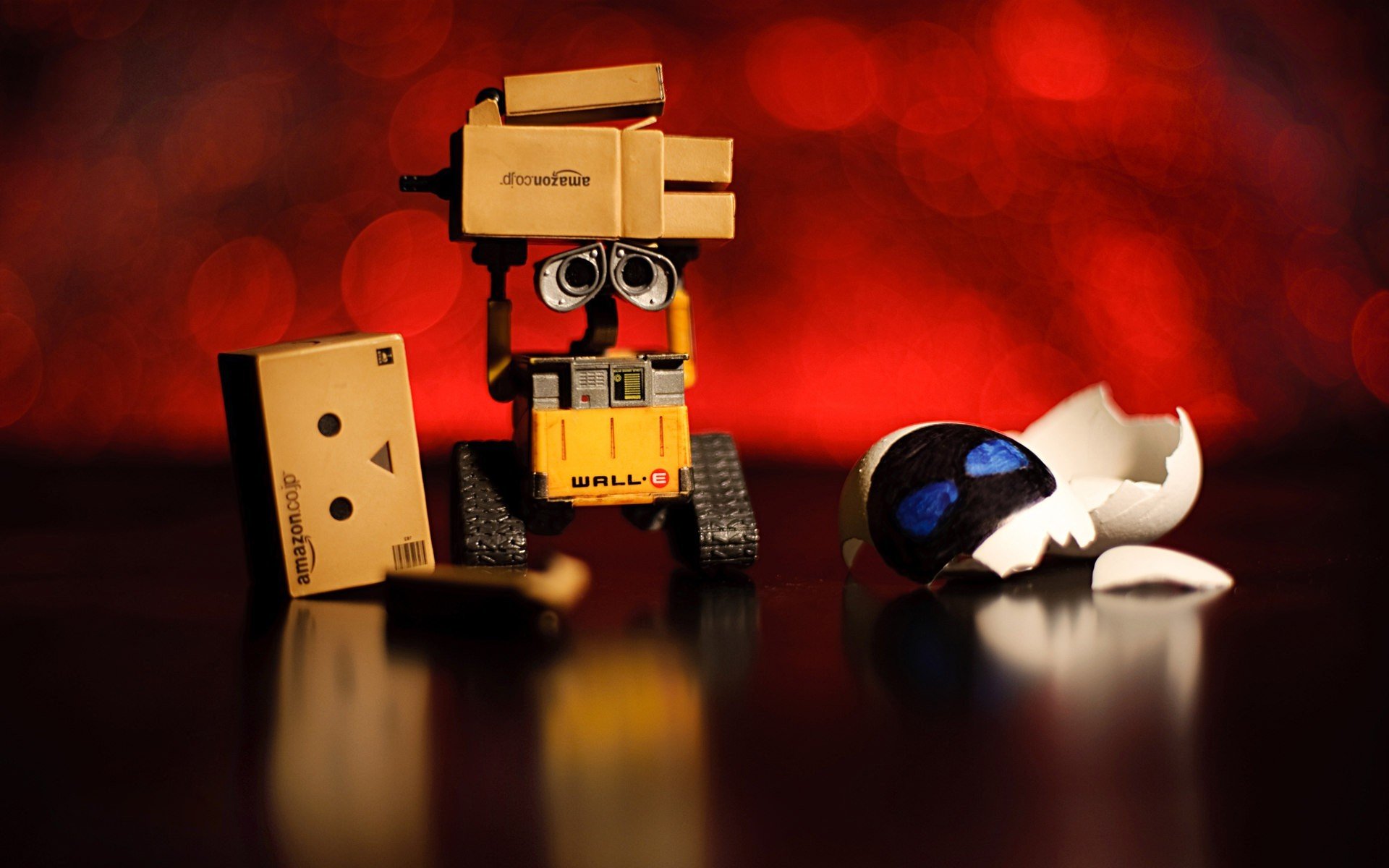 danbo box robots wall-e victory close up