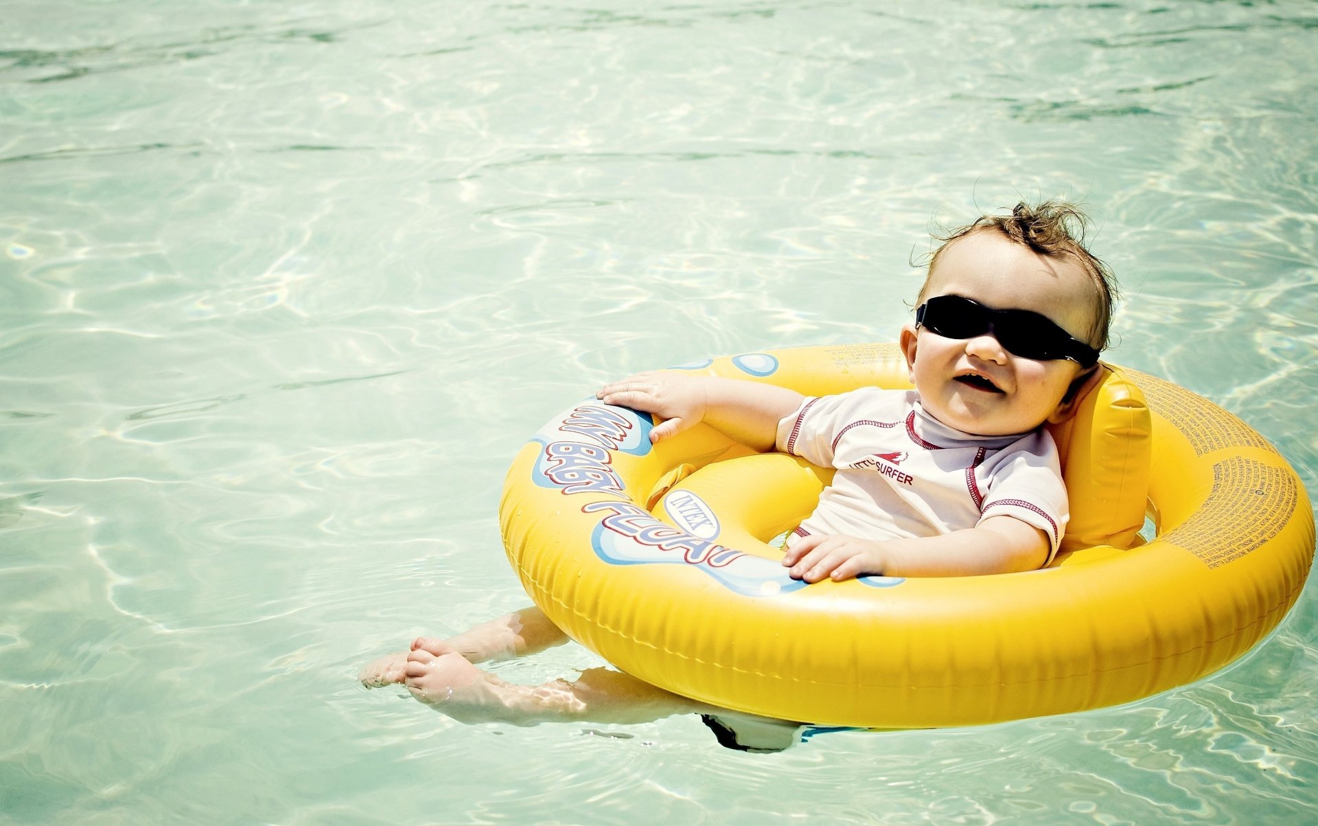 stimmung freude glück lächeln kind kind kleinkind baby wasser pool