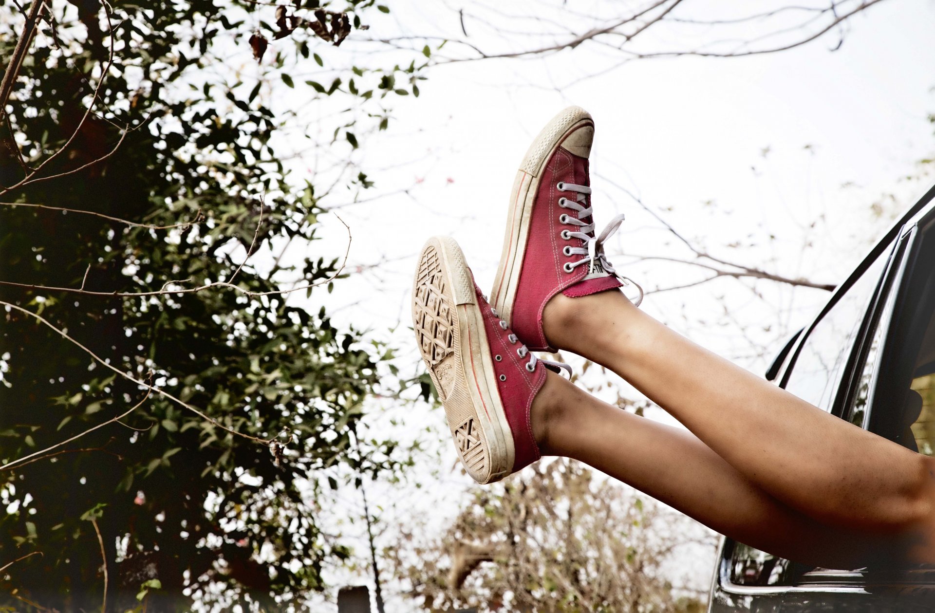 füße turnschuhe rot schuhe maschine büsche himmel