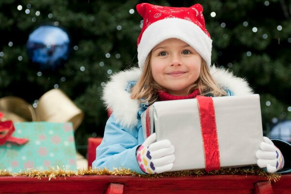 Weihnachtswunder :Ein Kind mit einem Geschenk