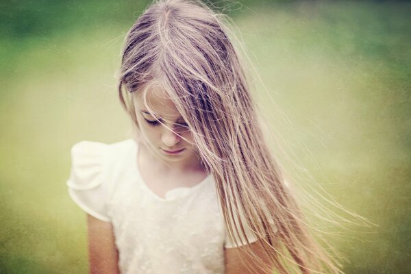 Ragazza con i capelli lunghi