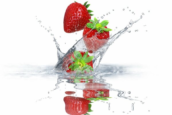 Reife Erdbeeren im Wasserspray