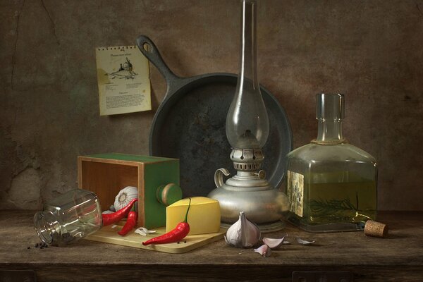 Nature morte avec du poivre, une poêle et маслинной lampe