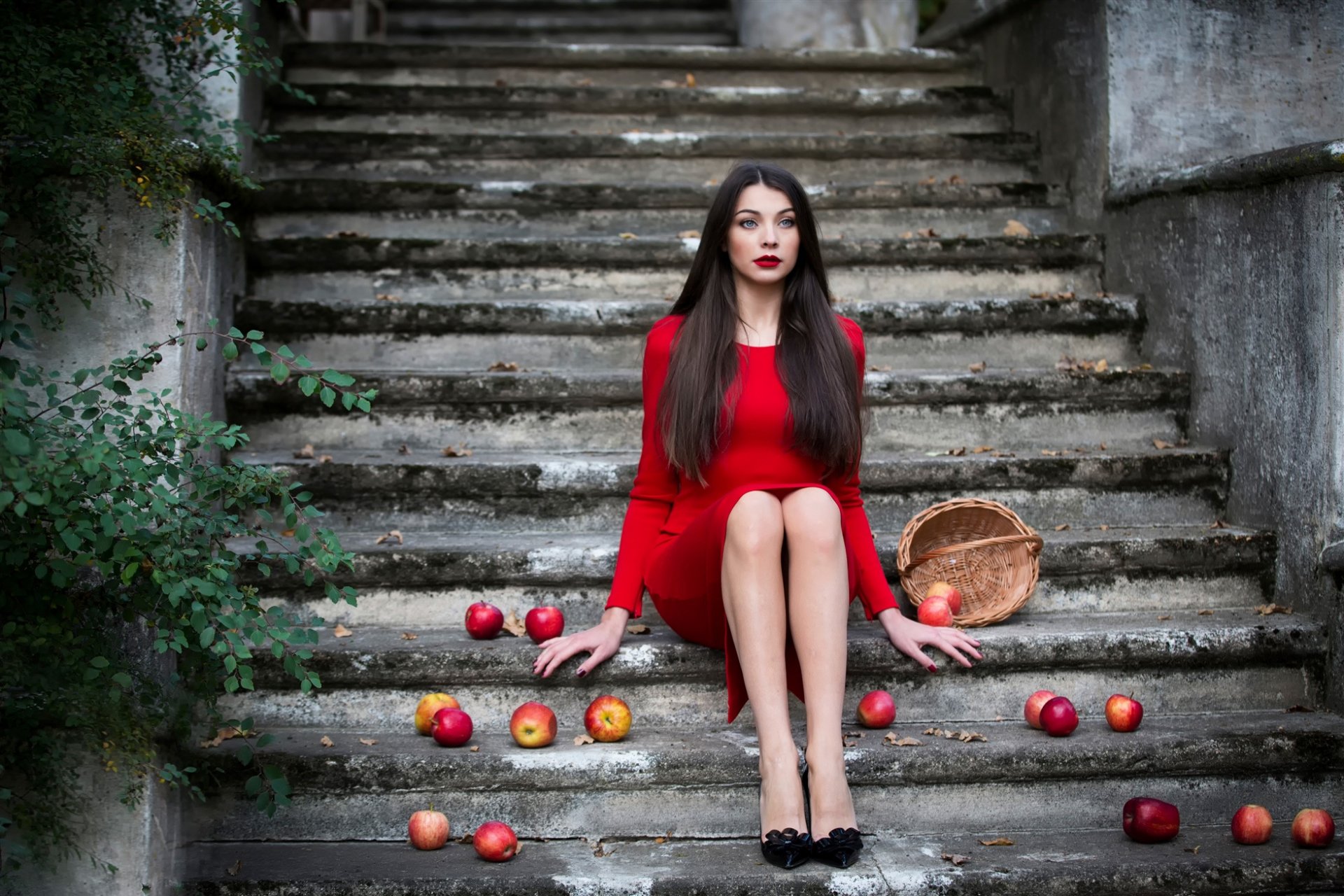 inese stoner mädchen make-up in rot treppe korb äpfel