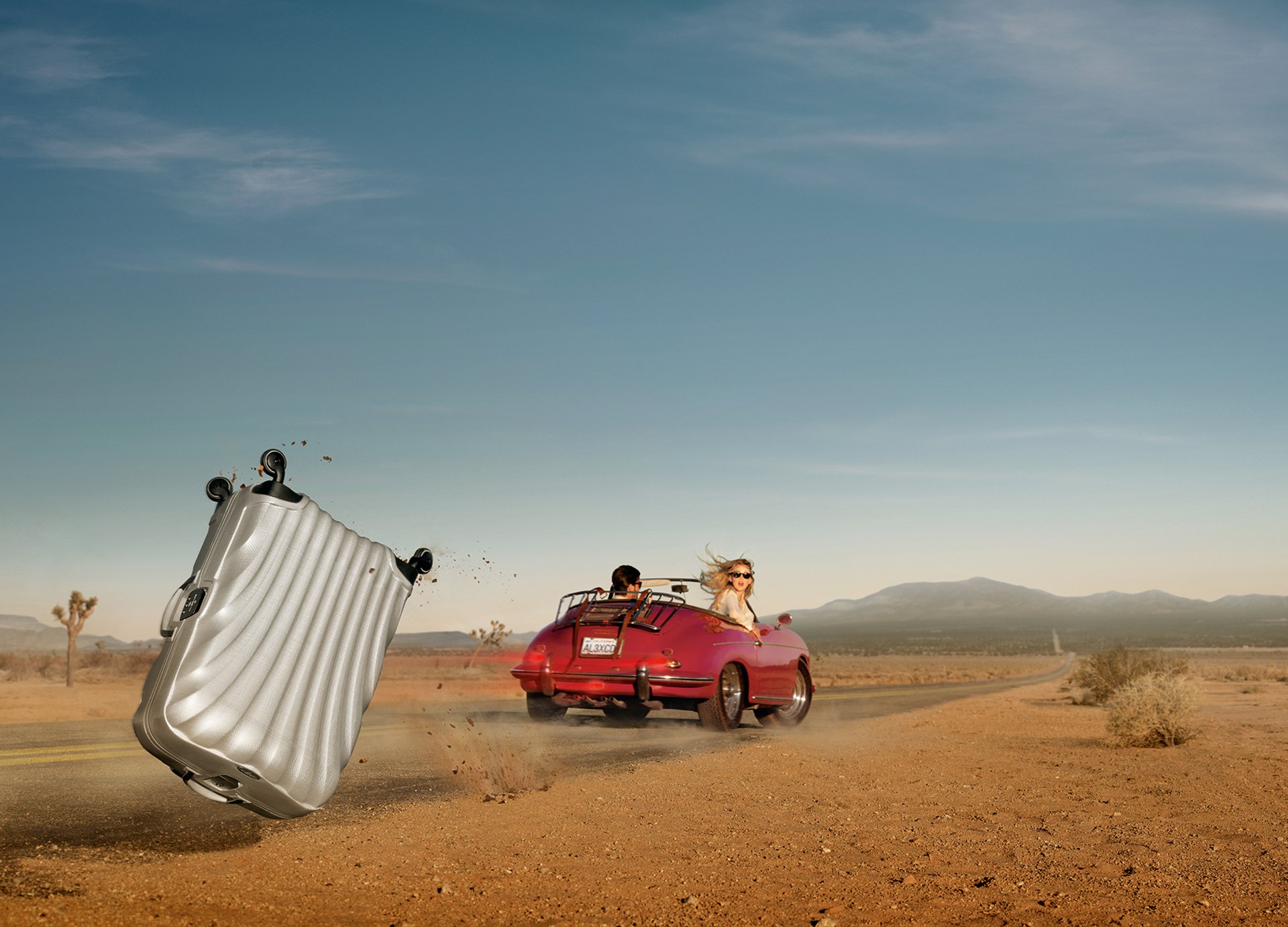 le désert la voiture la route la jeune fille homme valise s est envolé la vitesse ryan schude photographe