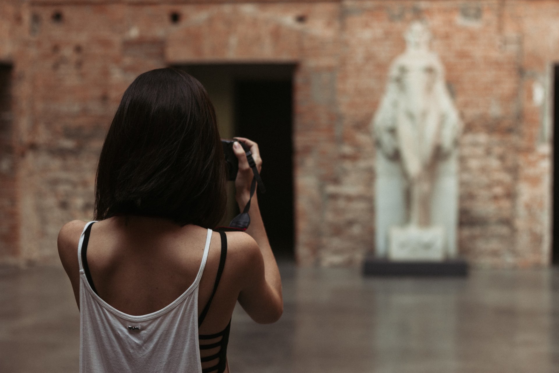 girl spin jersey haircut photographs statue