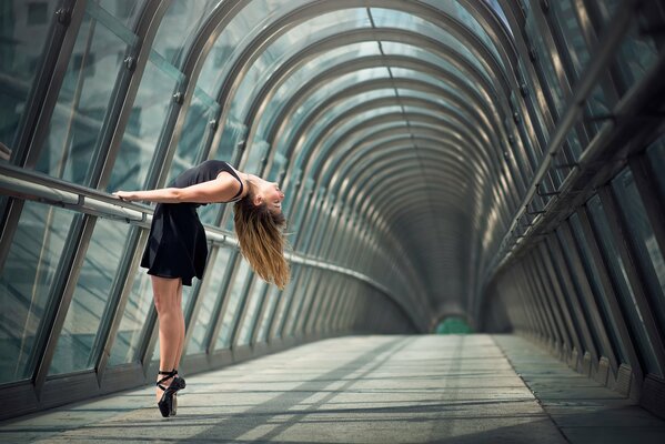 Girl in pointe shoes dancing in marjorie