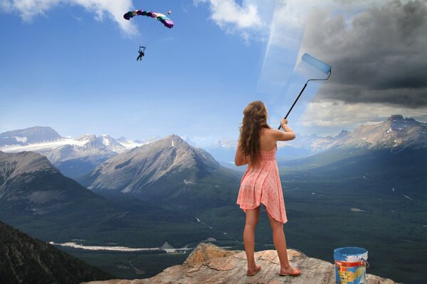 La ragazza colora il cielo con le vernici