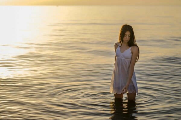 Le matin, je sors dans l eau et vois à l horizon